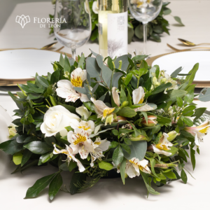 Centro de mesa rosas y astromelia